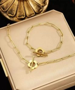 Golden jewellery set