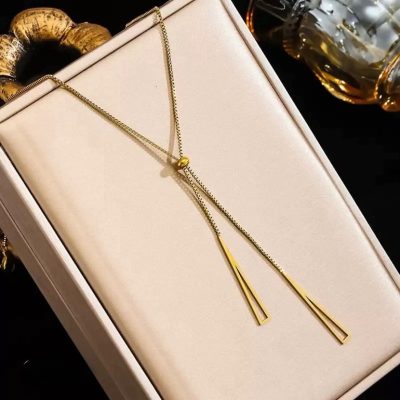 Goden pendent with chain locket