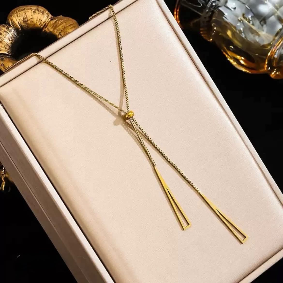 Goden pendent with chain locket