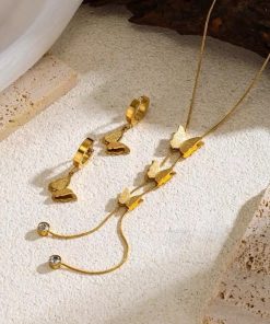 Golden jewellery set pendent and earring