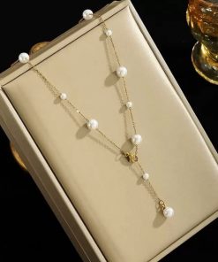 Golden chain with many pearl attached