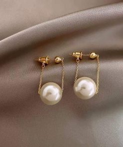 Earring with pearl design