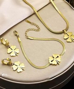golden pendent with locketÂ